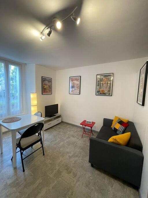 Studio Rdc Parking Prive Gratuit Doue-la-Fontaine Luaran gambar